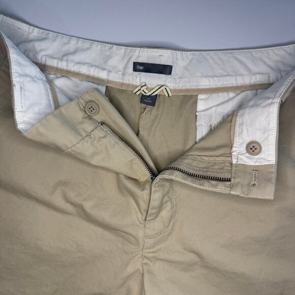 Gap Women's Khaki Shorts | Women's Size 16 Regular | 5in inseam - Picture 3 of 7